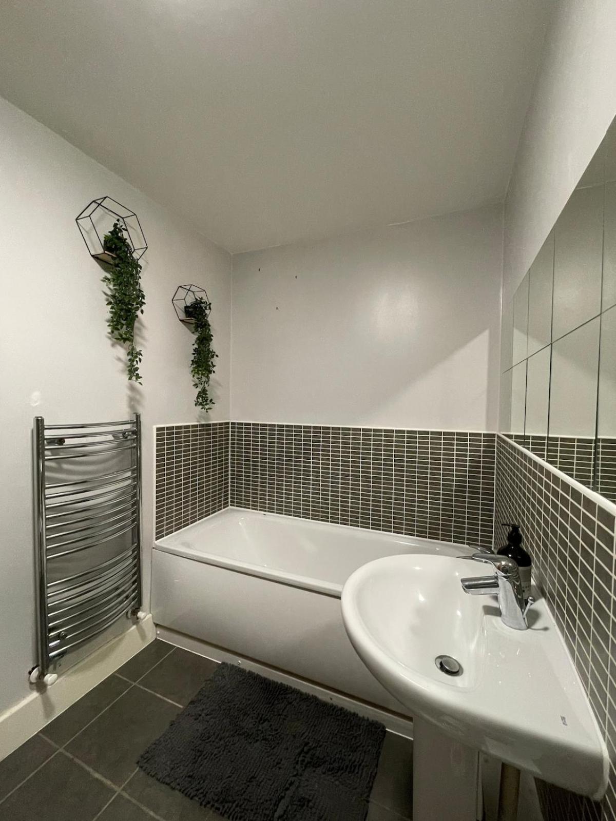 Apartment Centre *